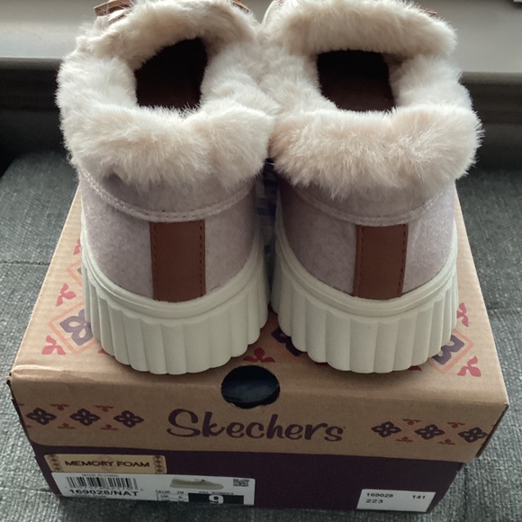 Skechers Women's Cozy Ojai Mocassin Casual Sneakers, size 9 - Picture 10 of 12